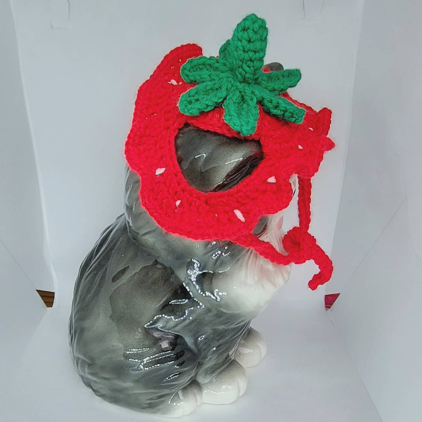 Glitter Ghost Clothing and Accessories – Engroshandel Hundehat - Hund – Hæklet Jordbærhue - Kattehjelm - Pet Hat2