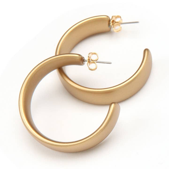 Boucle d'oreille Camille Barile en or pour la vente par PONO by Joan Goodman