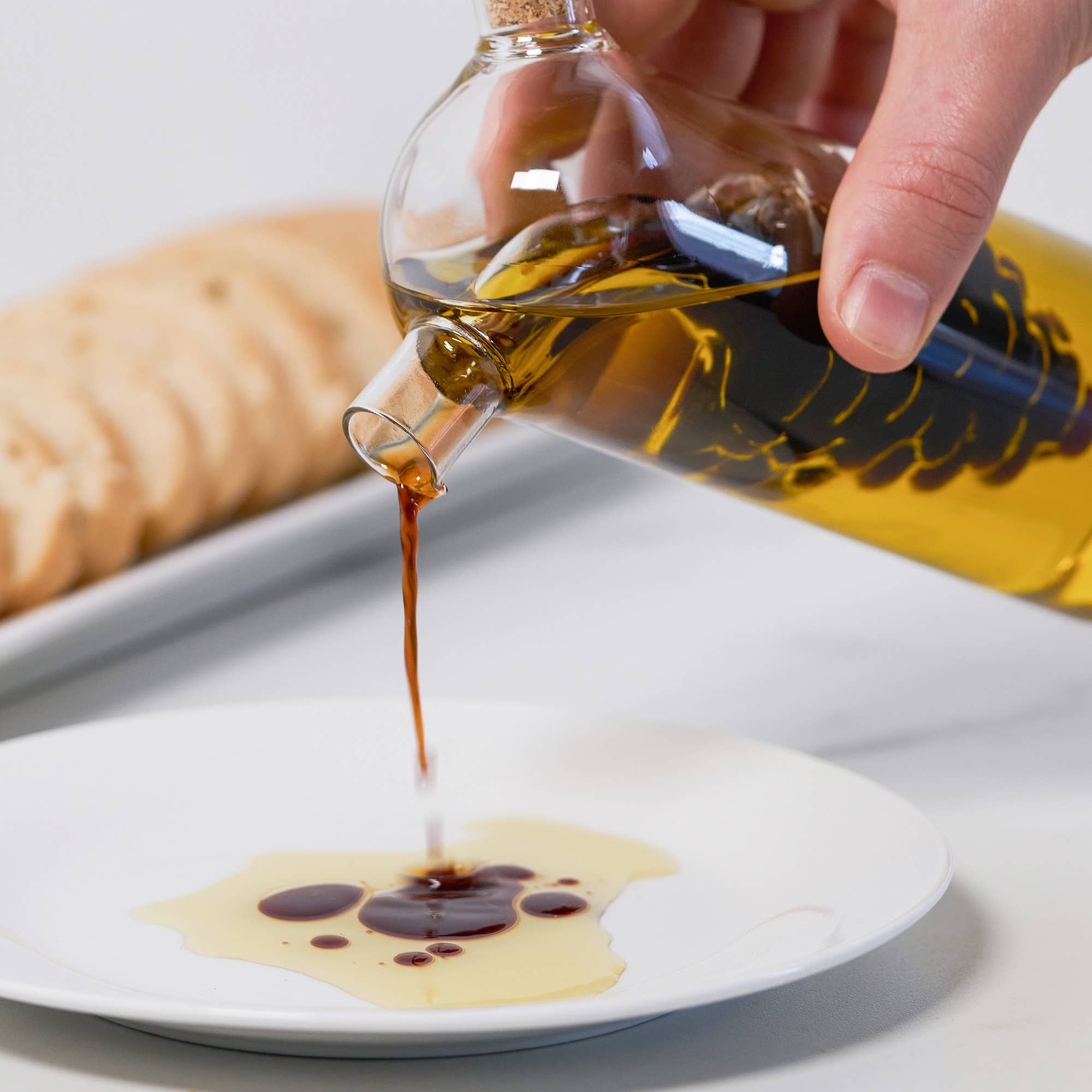 TRUE - Wholesale Oil/Vinegar Dispenser - Napa Hand Blown Glass 2in1 Oil and Vinegar Cruet with Corks2