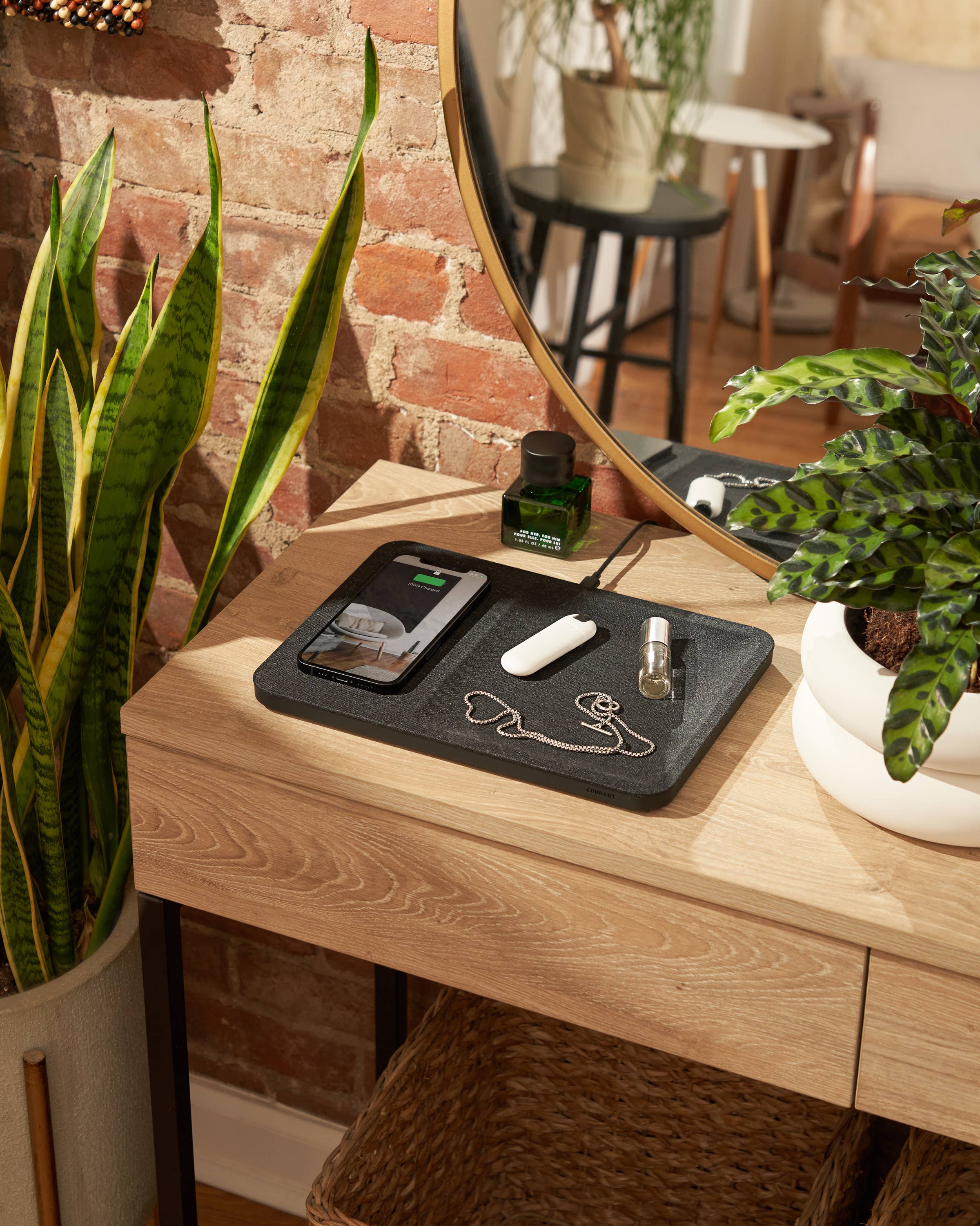 Courant - Wholesale Charging Dock - CATCH:3 - Essentials Linen Wireless Charger with Valet Tray10