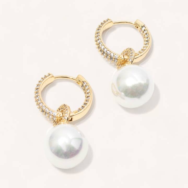 Charlotte Pearl Drop Oorbellen | Verguld voor wholesale door Luxe and Co