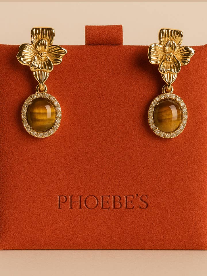 Gouden bloemoorbellen met tijgeroog voor wholesale door PHOEBE´S