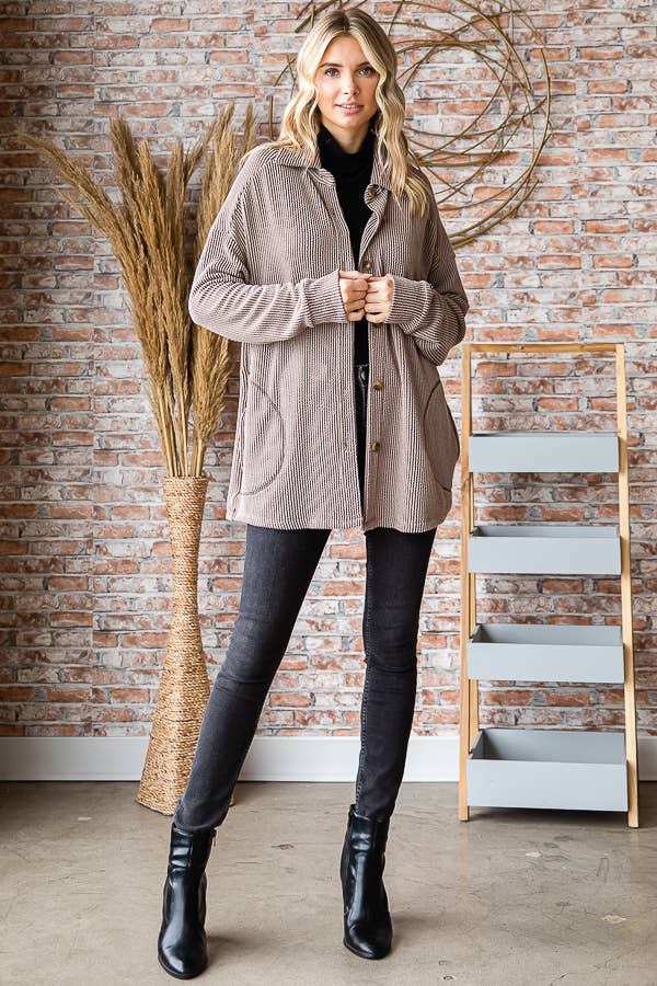 7th Ray – Großhandel Hemdjacke/Shacket – Damen – Solide Rippe Knopfleiste Seitentaschen Langarm Shacket T525649