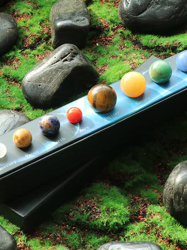 Acht Planeten Naturstein-Kugel-Display-Set W1451 für den Großhandel von Ole