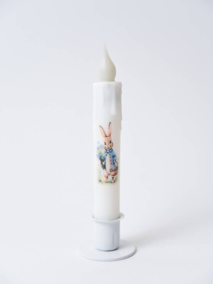 Kanin, der holder blå blomster LED-timer konisk stearinlys for engroshandel hos LMS Wholesale