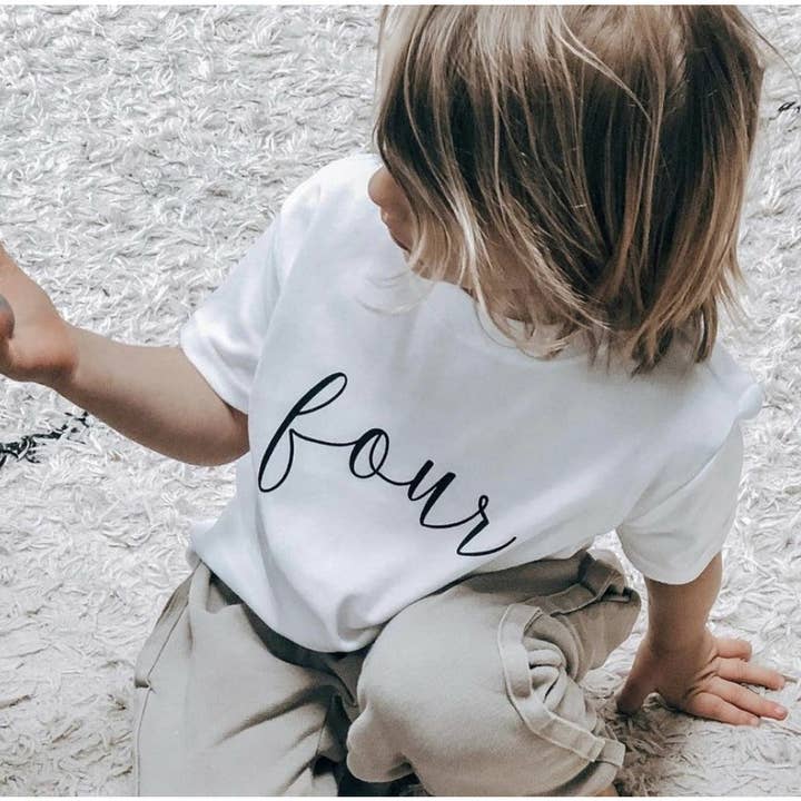 CAMISETA MILESTONE - QUATRO por atacado de Rose & Guy