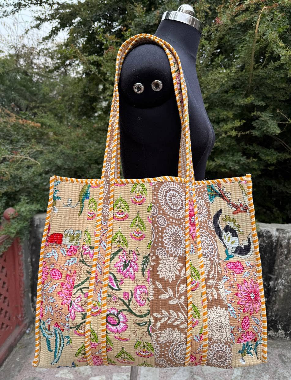 bhavnas boutique - Venta al por mayor Bolsa de asa- Mujer - Bolsa de algodón acolchada para compras con parche floral estampado4