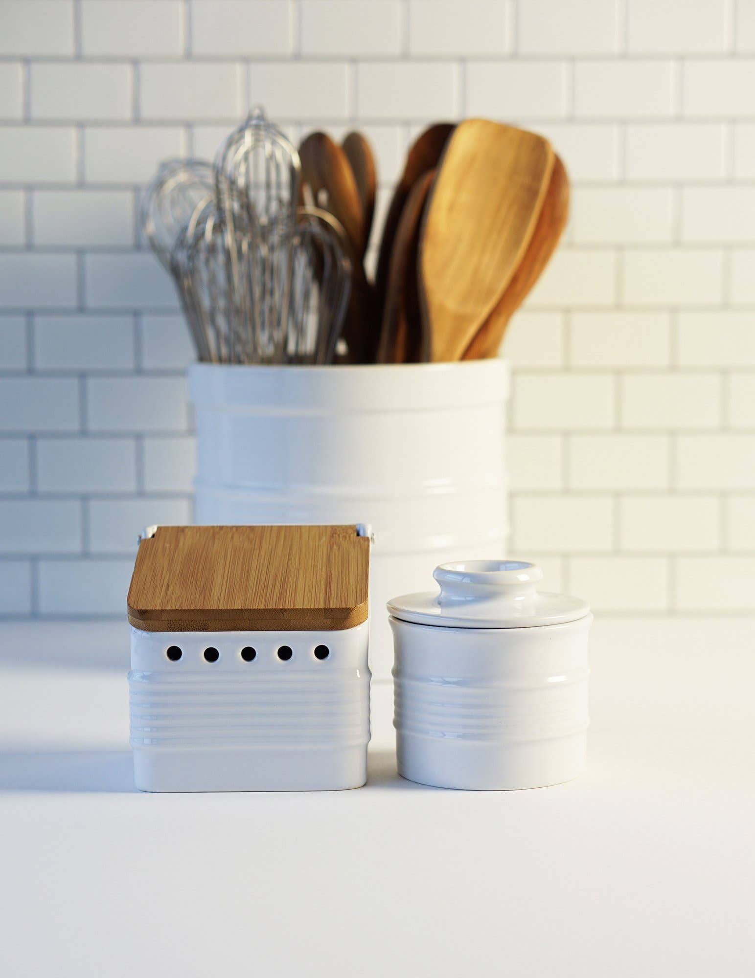 RSVP International - Wholesale Kitchen Tool/Gadget - Stoneware Garlic Keeper - White4