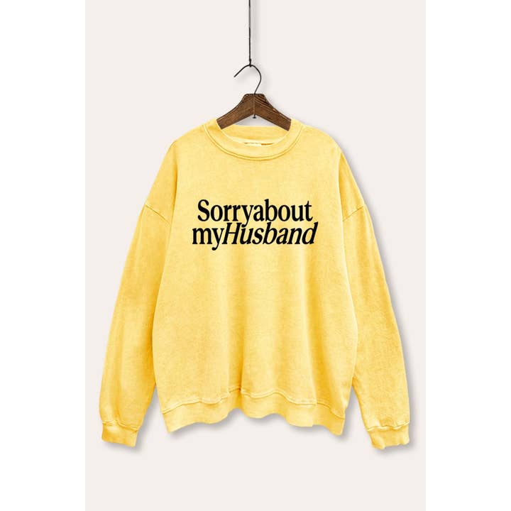 SORRY ABOUT MY HUSBAND GRAPHIC MINERAL WASH SWEATSHIRT voor wholesale door STARCHIS