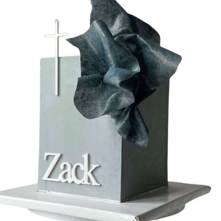 Nom en Serif Gâteau Charme avec Charme Croix Fine pour la vente par Harwill and Fox