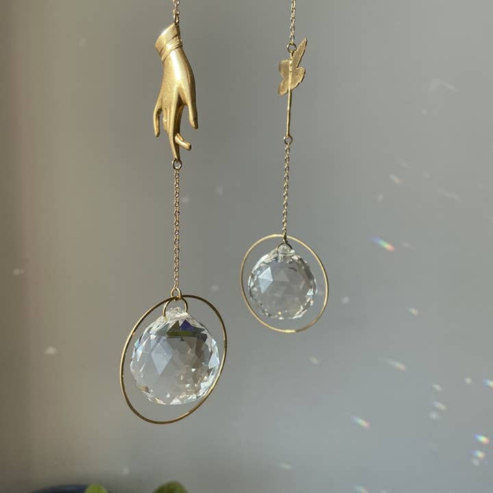 von Lani = Jewellry + Suncatchers – Suncatcher por atacado – Suncatcher com mão decorativa e prisma de cristal para janela3