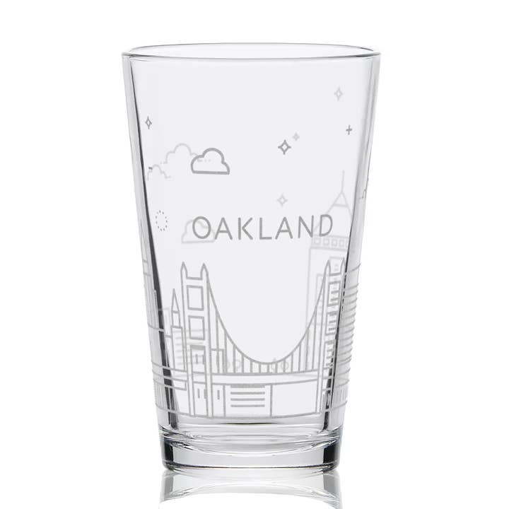 Verres à bière gravés de 16 oz à OAKLAND, CA SKYLINE pour la vente par LumEngrave