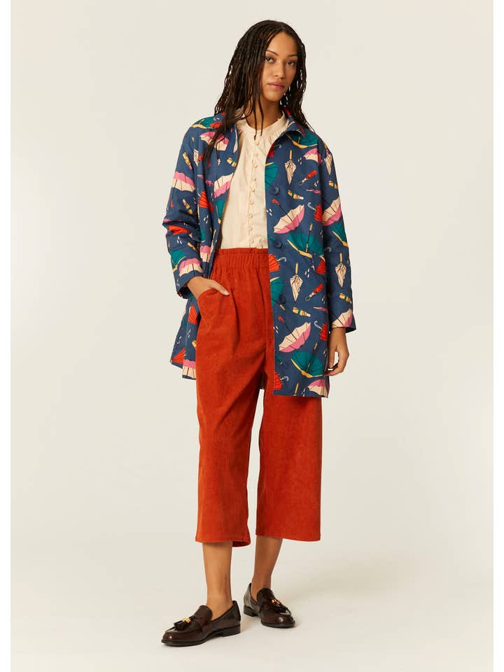 Pepaloves – Großhandel Regenmantel – Damen – Kurzer Damen-Trenchcoat mit Regenschirm-Motiv2