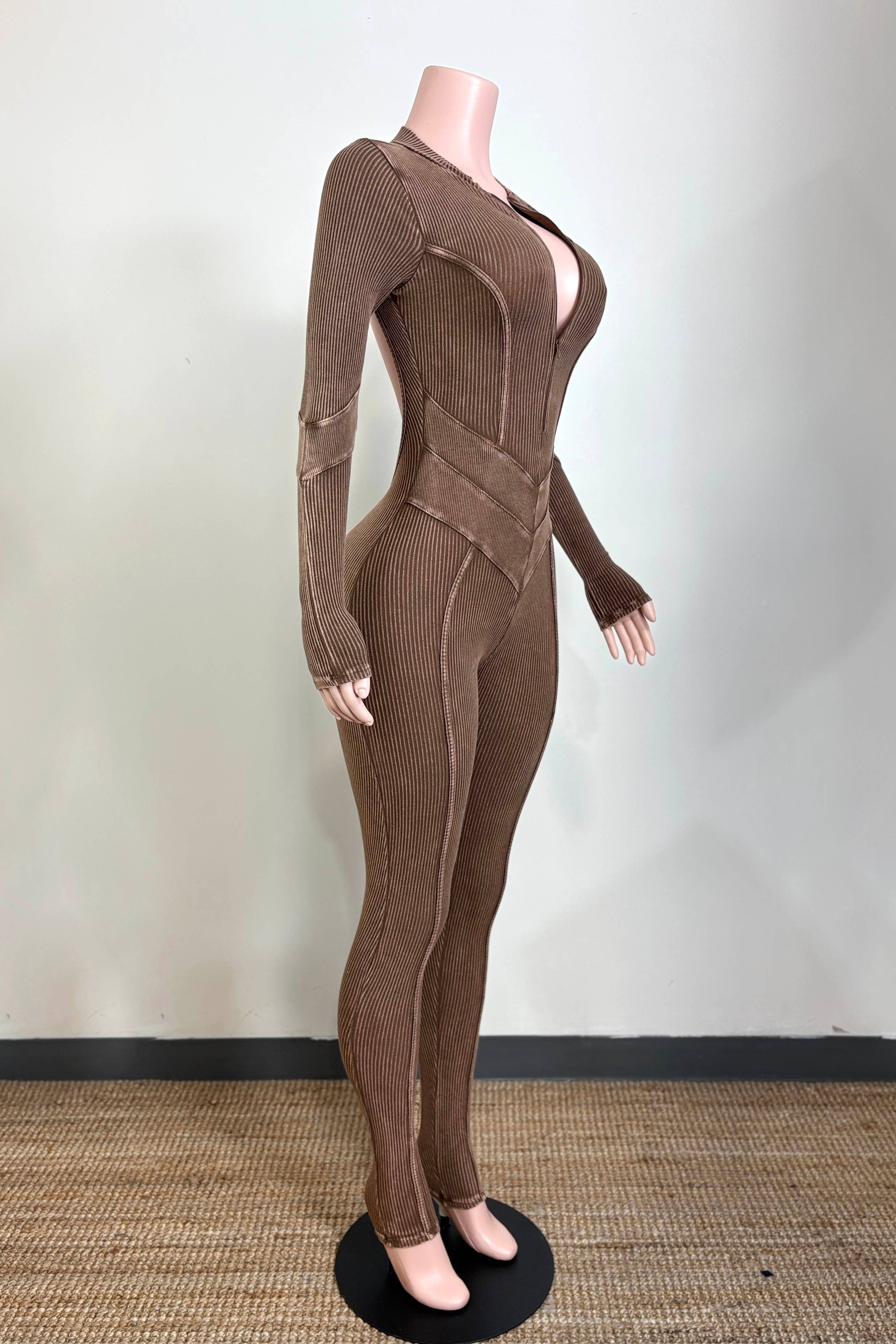 Dalia Studio - Vente Combinaison – femme - COMBINAISON DOS OUVERT À CHEVRON LAVAGE MINÉRAL1