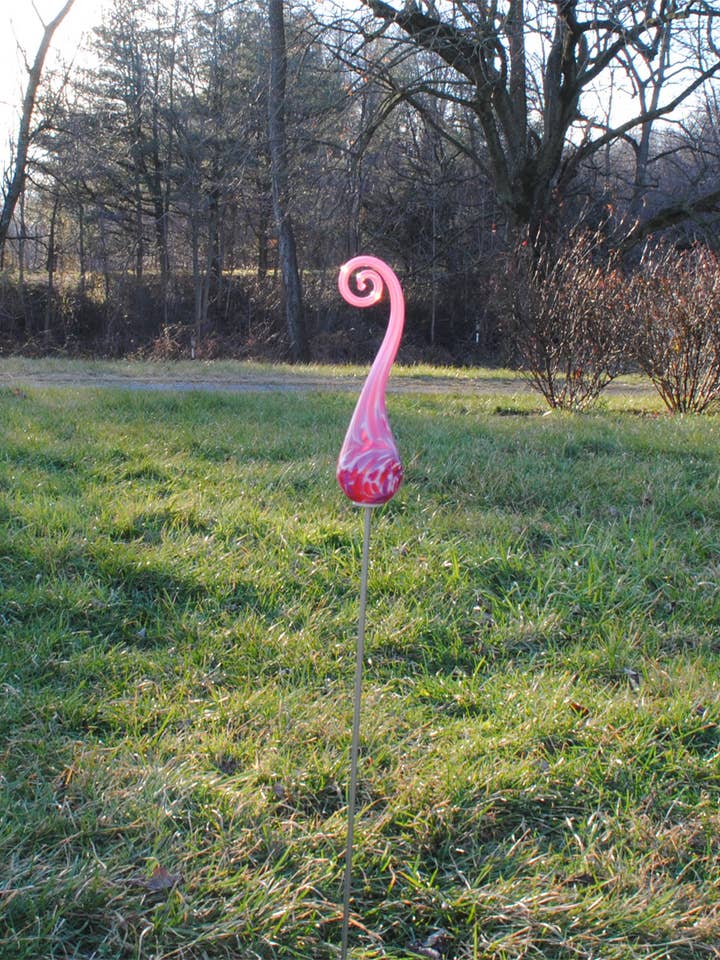 Lille sløjfe-haveskulptur - mauve multifarvet for engroshandel hos WGK Glass Art Inc