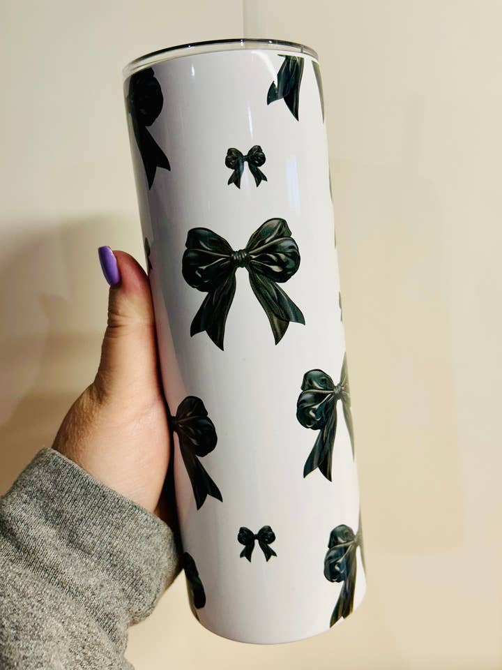 Bicchieri magri con fiocchi neri da 20oz per la vendita all'ingrosso da parte di HBT Custom Creations