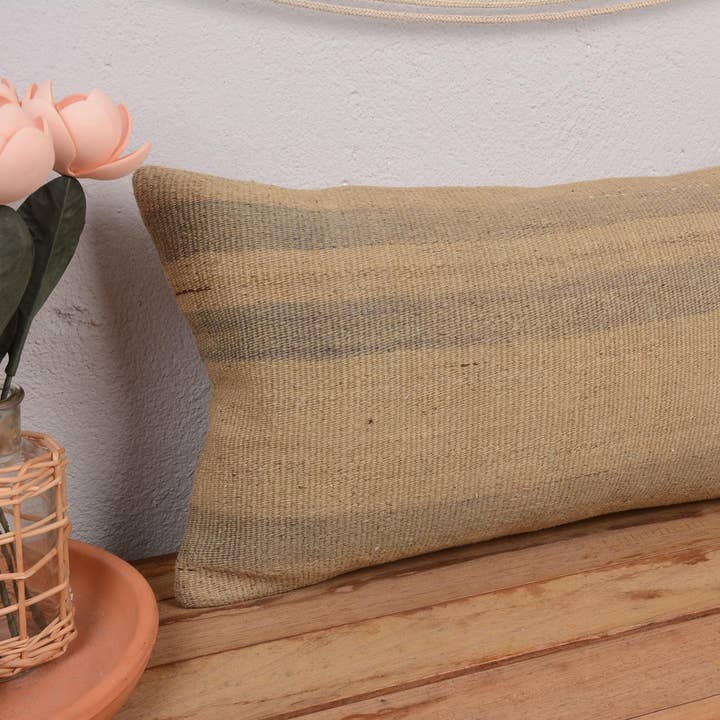 Vintage Türkisches Kilim Kissen 12x24 Gestreiftes Lendenkissen für den Großhandel von Kilim Pillow Decors