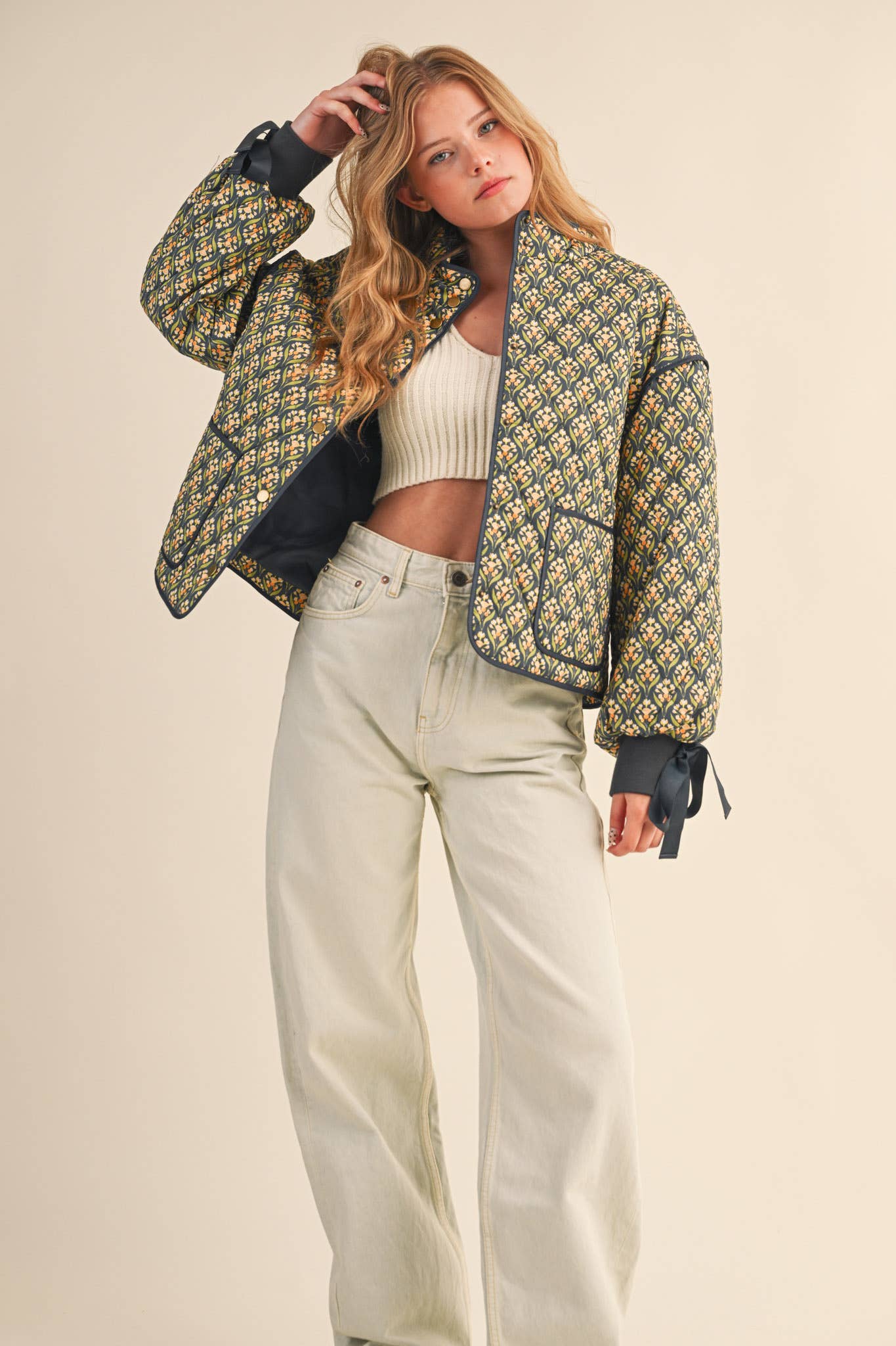 &MERCI - Wholesale Jacket - Women's - FLORAL QUILTED JACKET WITH RIBBON SLEEVE DETAIL MJK443215