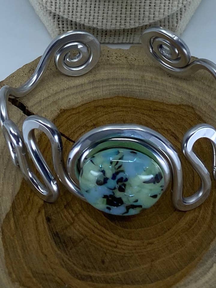 Bracelet Manchette en Aluminium Hypoallergénique Squiggle pour la vente par The Artist Jay