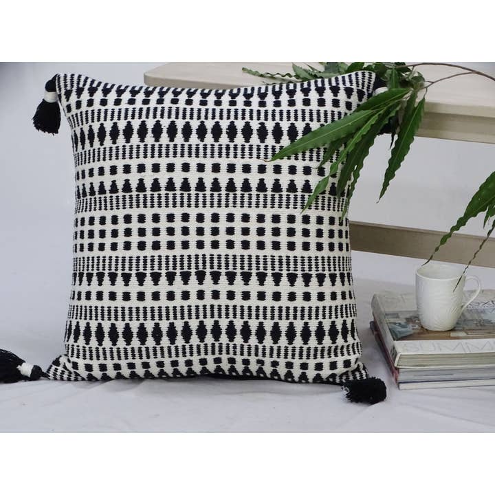 Cuscino Decorativo con Nappe Bianco e Nero Intrecciato a Mano Vibhsa – 56x56 cm per la vendita all'ingrosso da parte di Vibhsa