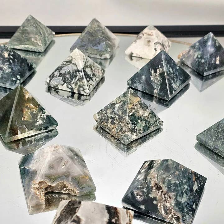 Distinction Crystals – wholesale Spiritual stone/crystal – Moss Agate Crystal Pyramid