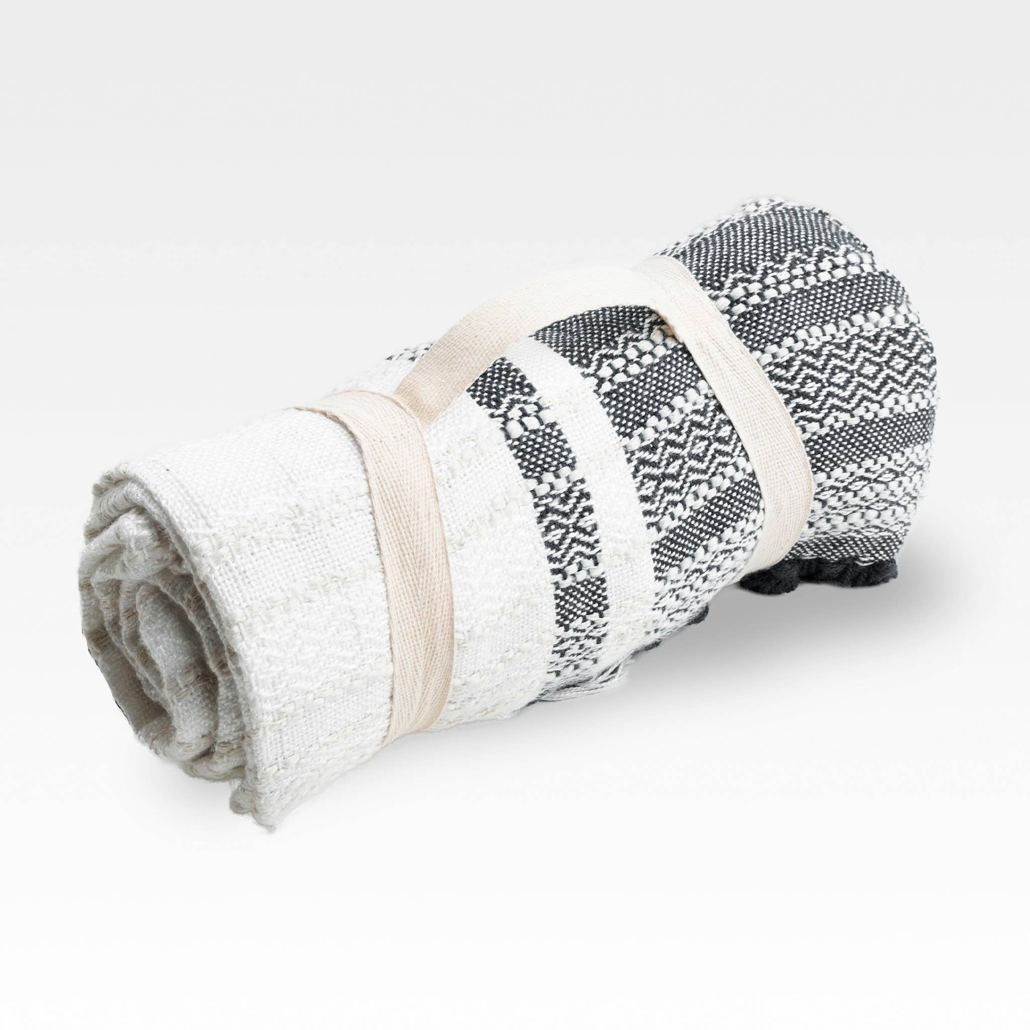 Elsie & Zoey - Wholesale Throw Blanket - Genevieve 50x70" Indoor/Outdoor Recycled Woven Throw Blanket10