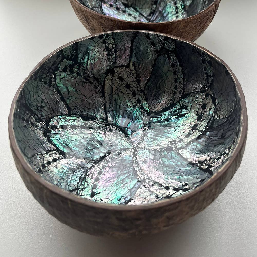 VIE – Engroshandel Pyntetallerken/skål – Skaalskål i kokosnøddeskal med abaloninlæg1