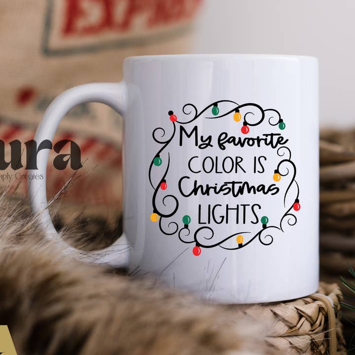 Mijn favoriete kleur is Christmas Lights Mug voor wholesale door Aura Simply Creates