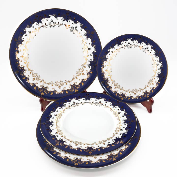 Handmade Fine Porcelain Plates in Italy for wholesale by REAL FABBRICA DI CAPODIMONTE S.r.l.