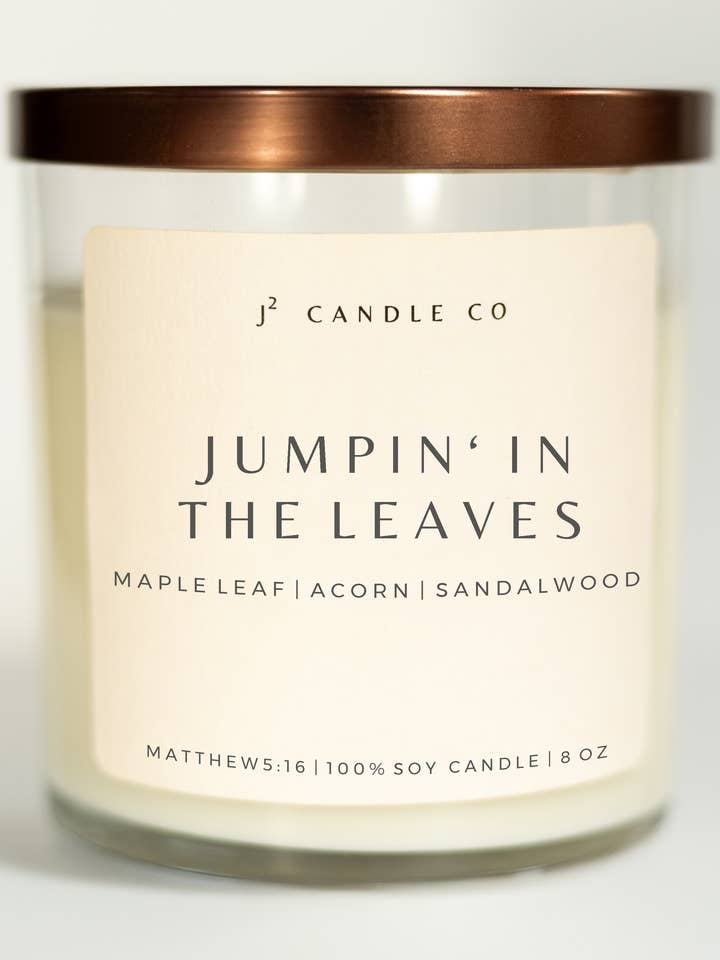 Bougie en soja à la feuille d'érable et au bois de santal - Sauter dans les feuilles pour la vente par J Squared Candle Co