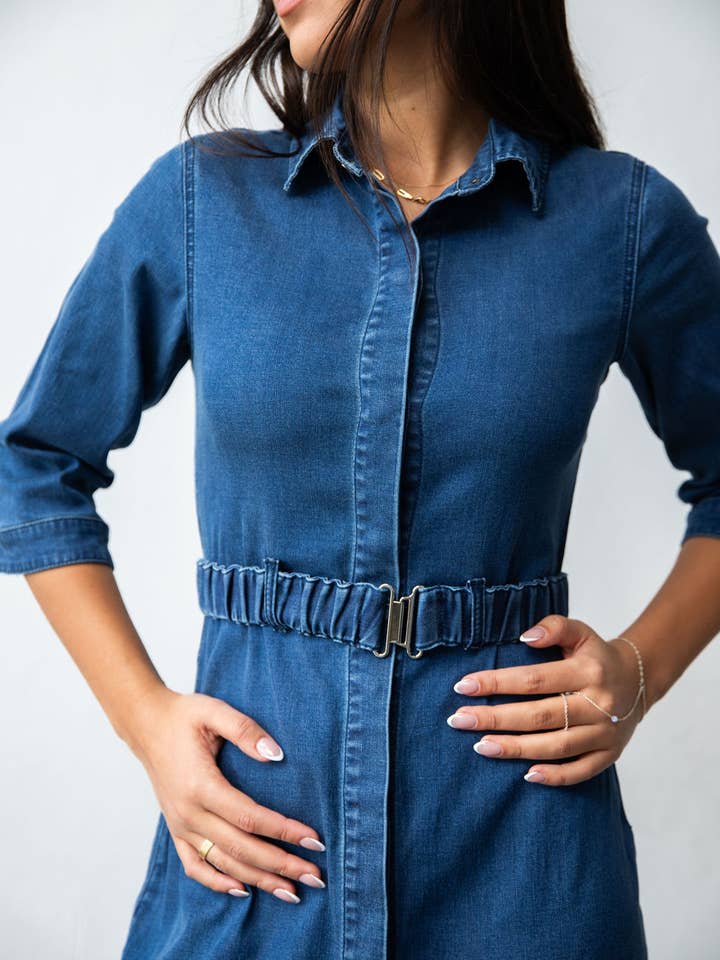 Robe Maxi Ceinturée Bleue pour la vente par Hana & Co