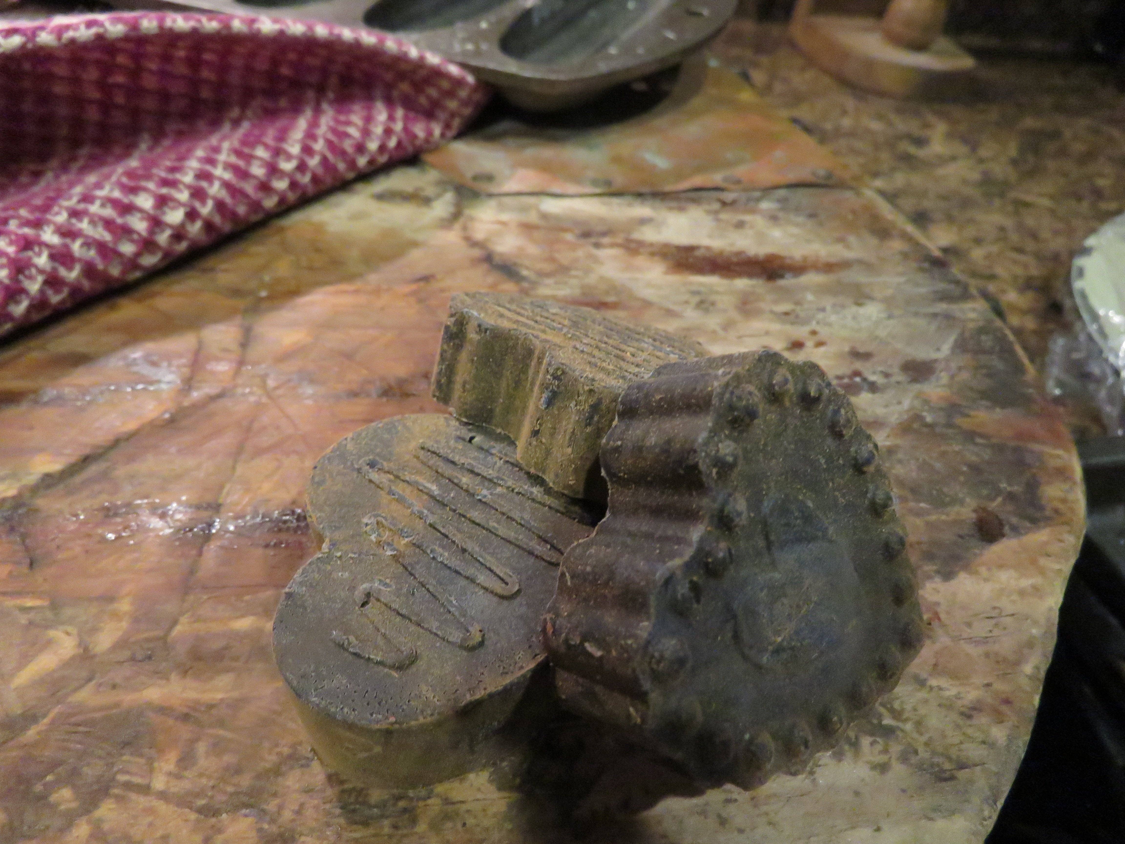 The Cranberry Cornstalk Co. - Wholesale Decorative Plate/Dish/Bowl - Blackened Bees Wax Primitive  Heart Bowl fillers3