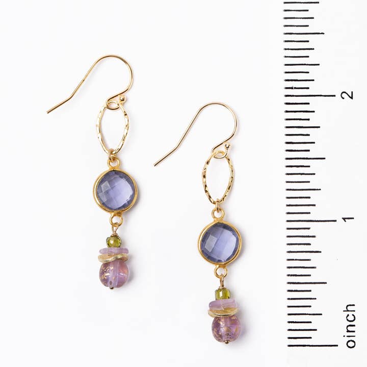 Anne Vaughan Designs Jewelry – Großhandel Ohrhänger – Hortensie, Amethyst, tschechisches Glas mit Tansanit-Quarz-Cluster