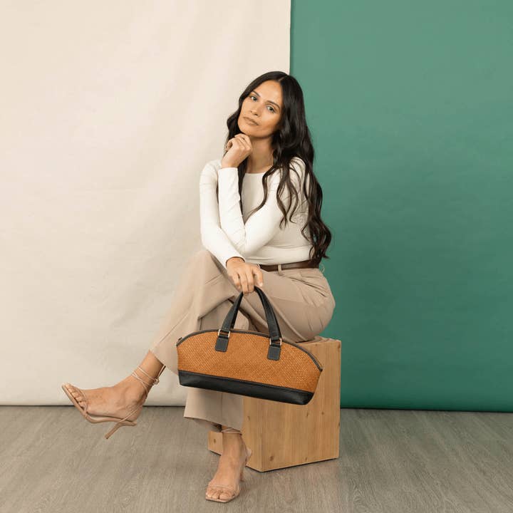 Deux Mains: Haiti Fair Trade - Wholesale Satchel - Women's - East-West Handbag6