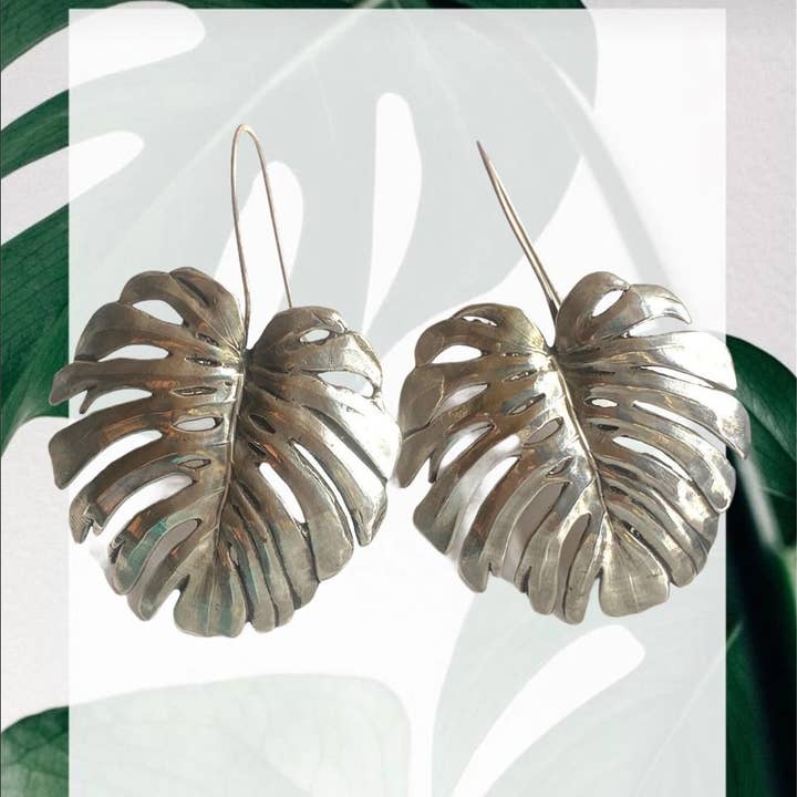 Monstera Deliciosa Leaf Örhängen stor storlek för wholesale av Hi Octane | SilverBotanica