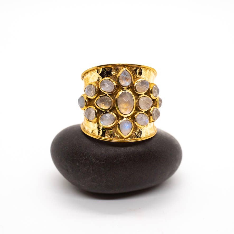Baizaar – wholesale Cocktail/statement ring – Moonstone Cluster Ring1