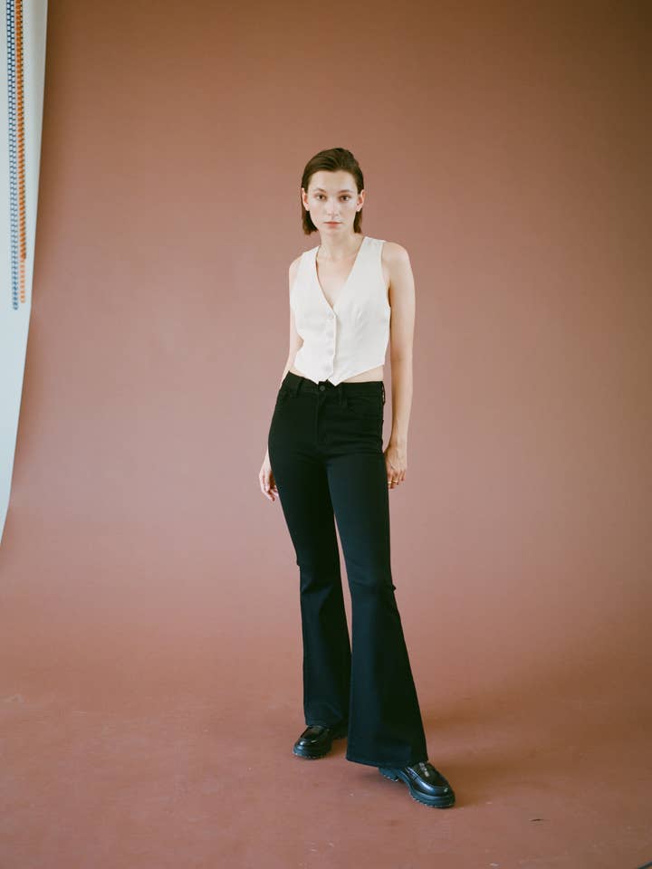 BP398J - BLK - High Rise Clean Bell Bottom voor wholesale door JUST BLACK DENIM