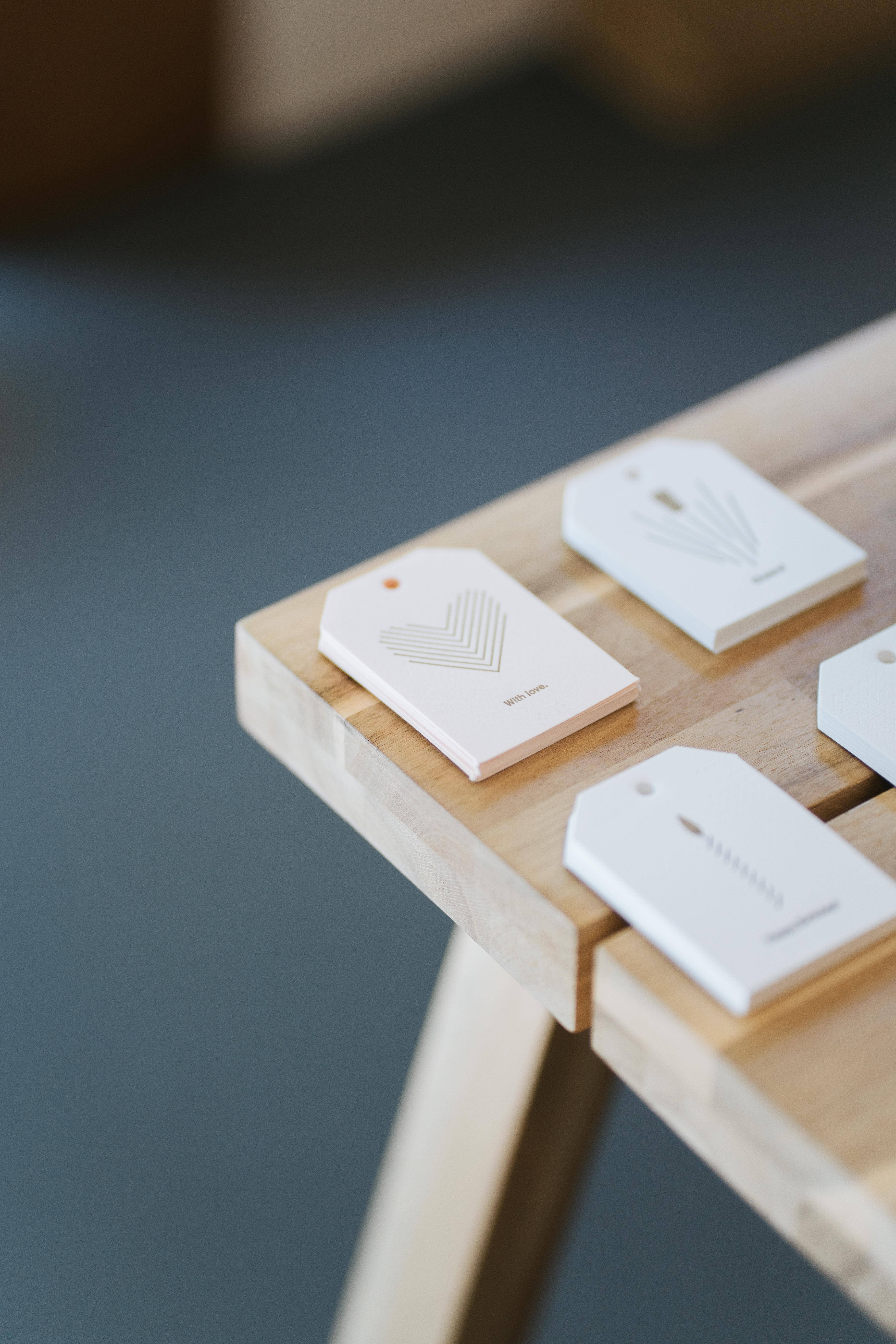 YOUI Paper Co. – wholesale Gift tag – Coeur  – Letterpress heart gift tag3