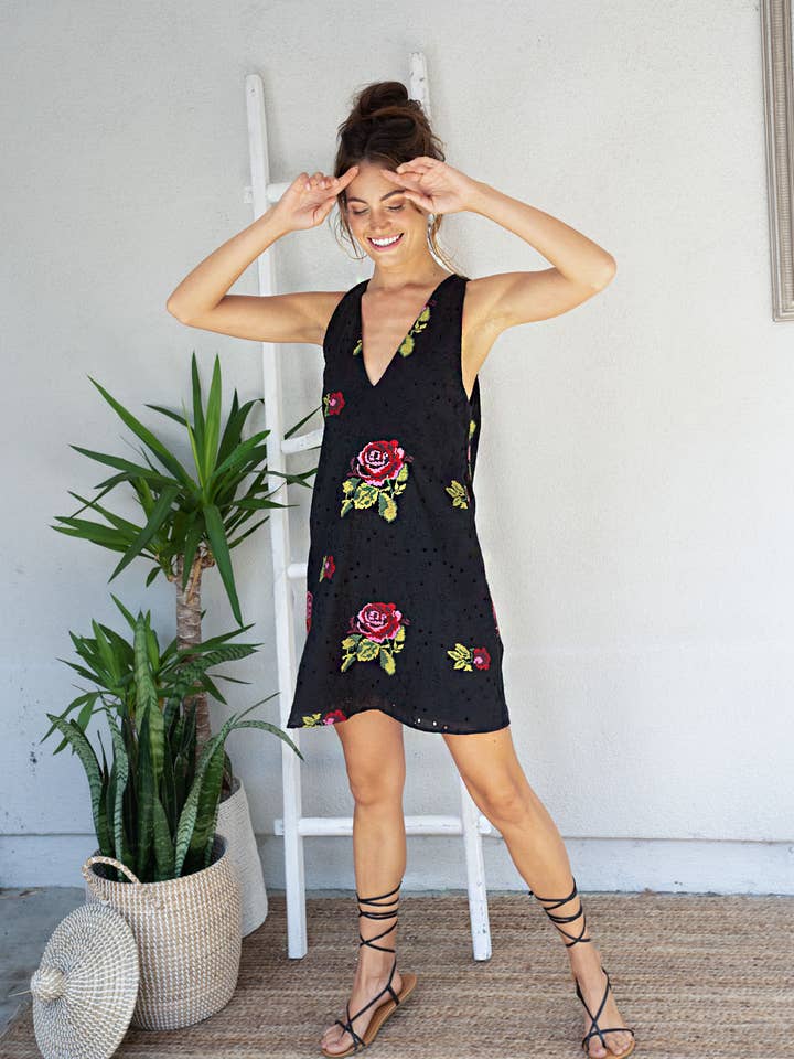 Moderne polyesterkjole til kvinder i sort Multi D1266-RV for engroshandel hos BTFLLIFE LLC