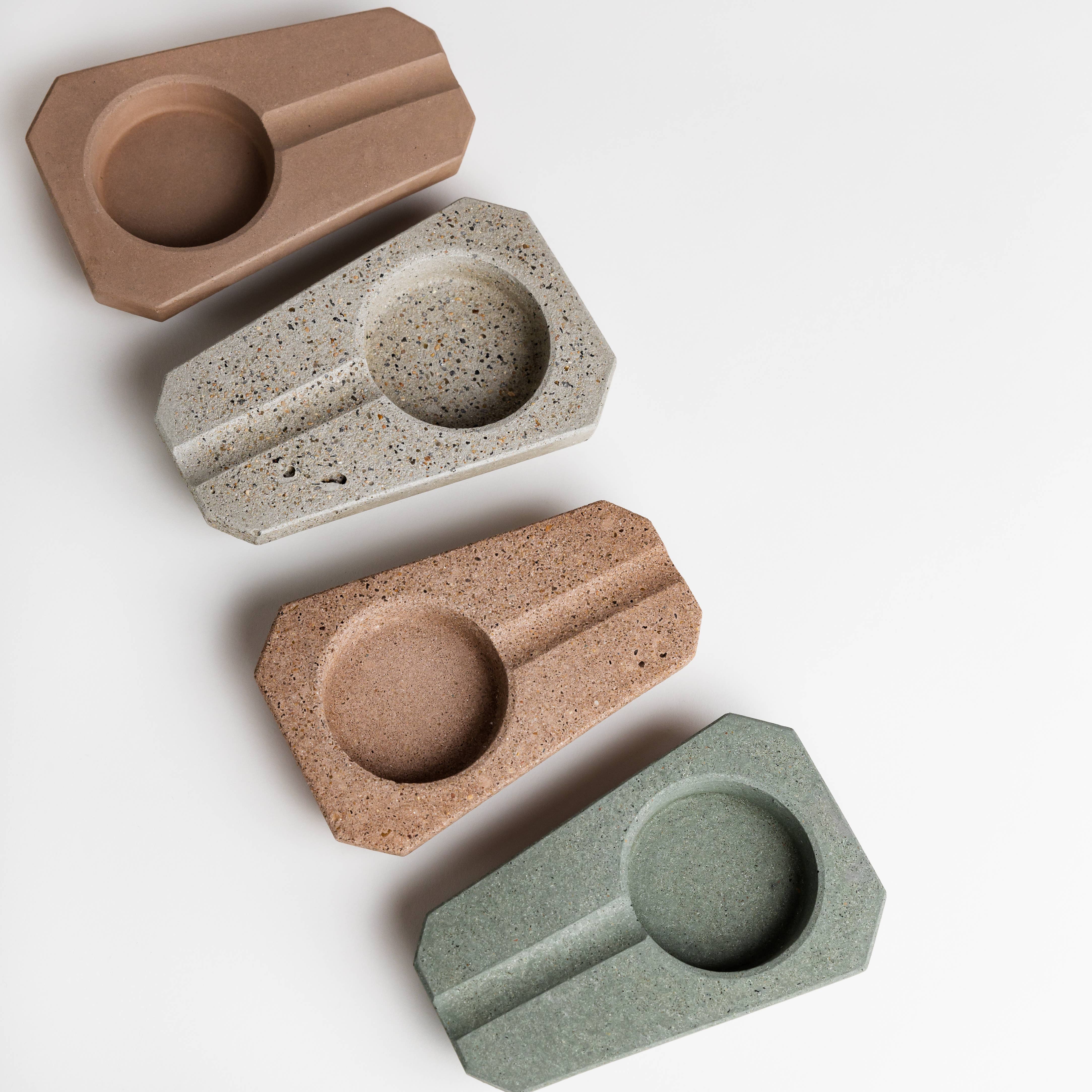 NATURAL BY HAGELSIEB – Großhandel Aschenbecher – Moderner Zigaretten-Aschenbecher aus Beton mit Palo Santo Halter2