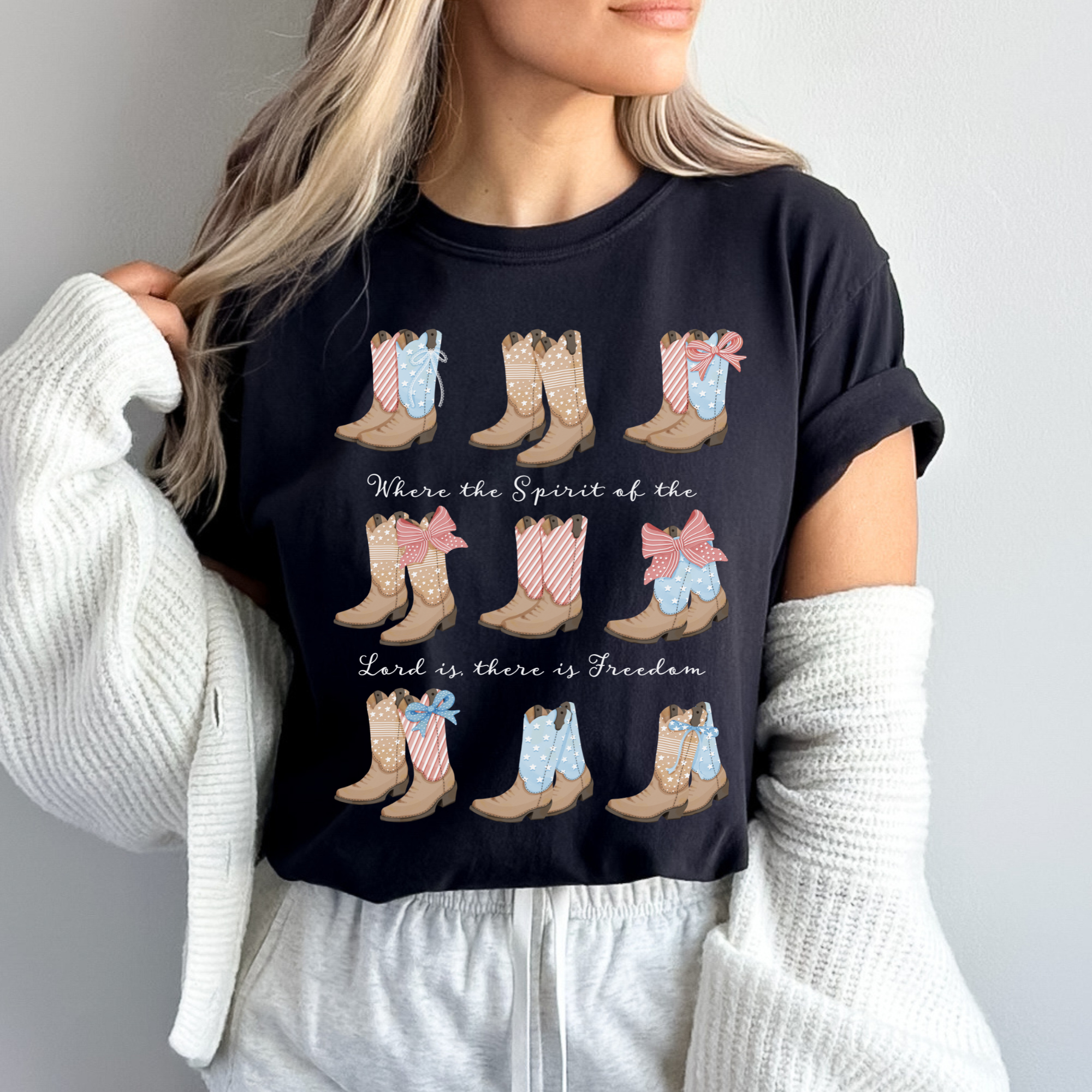 Scripted Pearl - Vente T-shirt sérigraphié – femme - T-shirt chrétien Comfort Colors avec bottes de cowboy patriotiques12