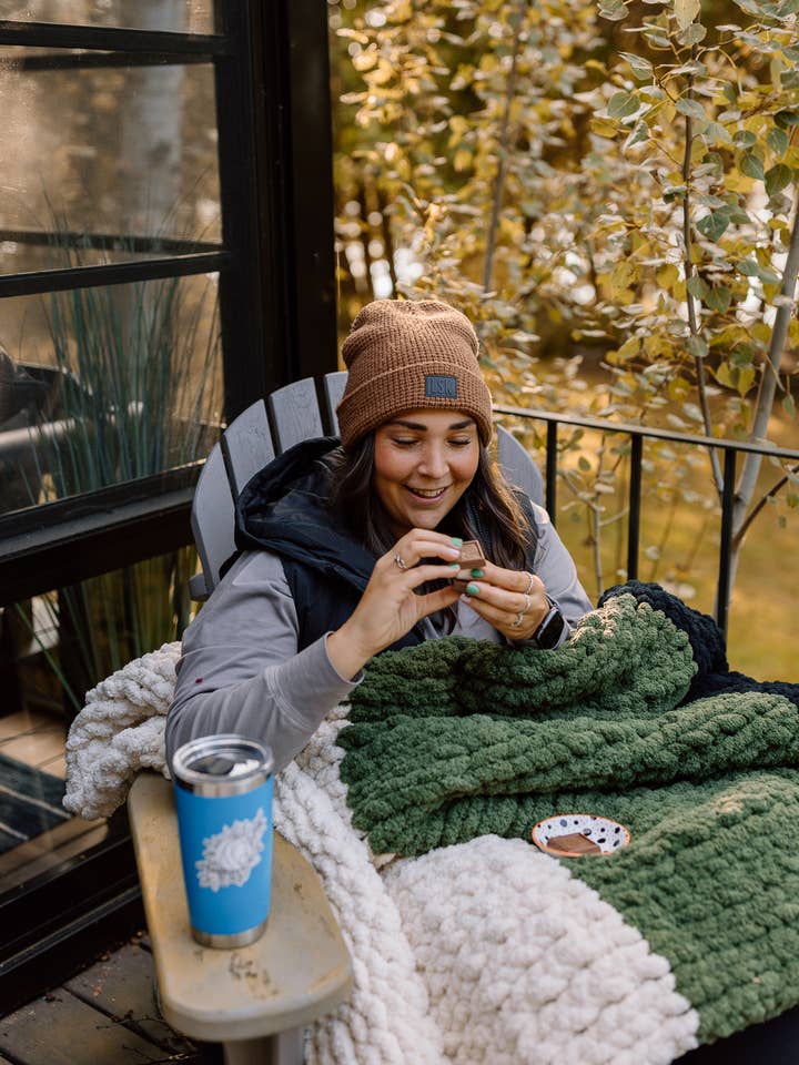 Michelle - Handmade Chunky Knit Blanket for wholesale by Nicnakknits