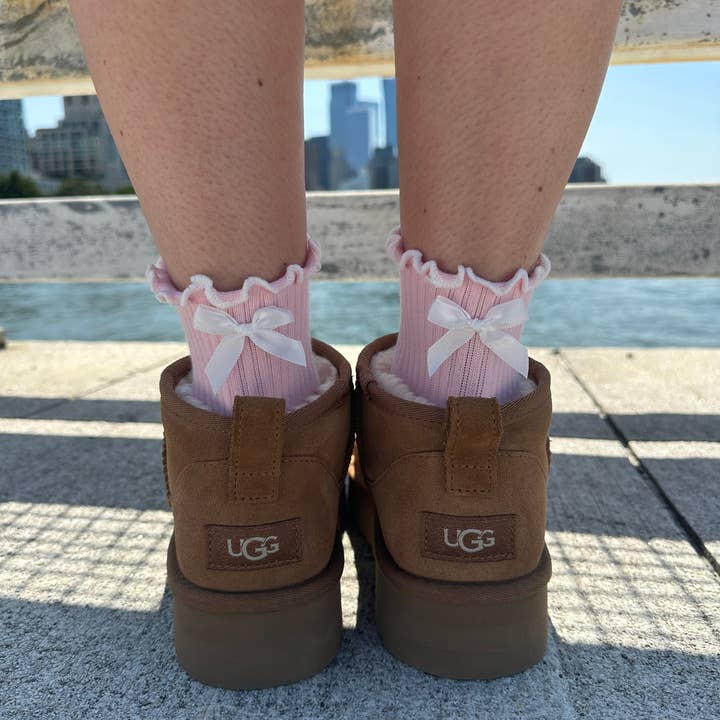 MollyGraceGripSocks – Großhandel Socken – Damen – Ballettrosa Schleifen-Anti-Rutsch-Socke für Pilates/Yoga/Barre3