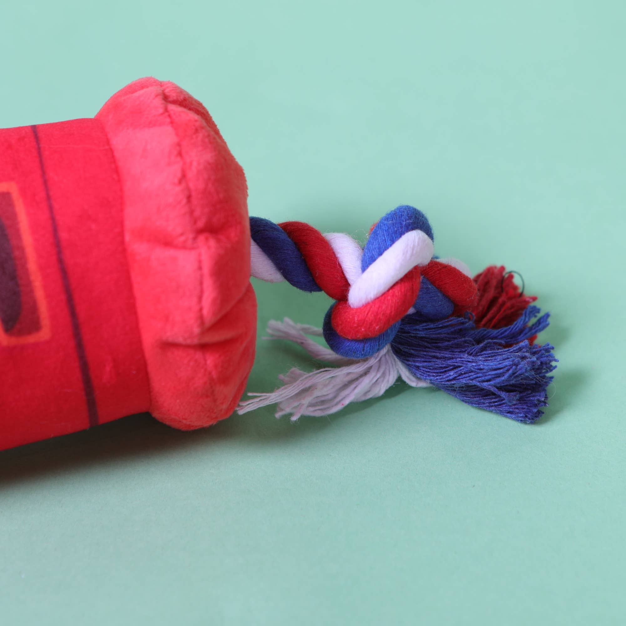 PetLondon – wholesale Pet rope toy – Dog – British Dog Mailbox Tug Toy5