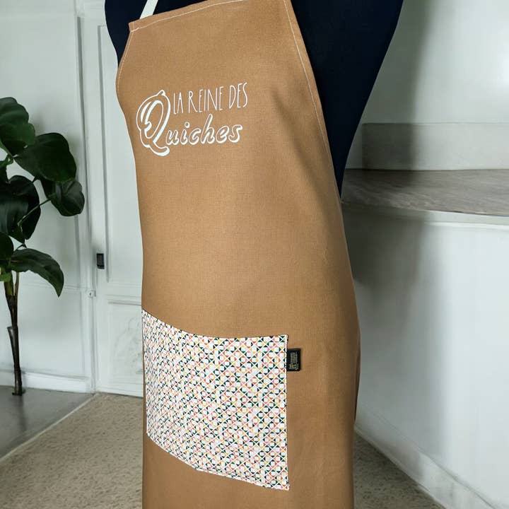 Emmanuel Création - Wholesale Apron - Apron, "The Queen of Quiches" camel2