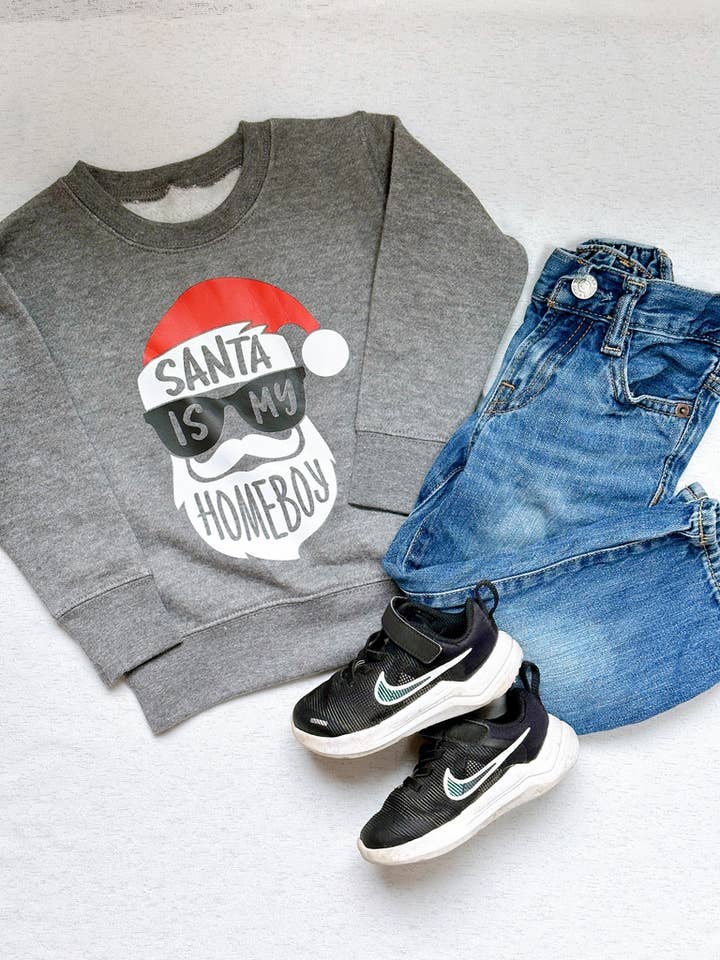 Sweat-shirt unisexe à motif ras du cou pour tout-petits Santa is My Homeboy pour la vente par Little Elephant Boutique