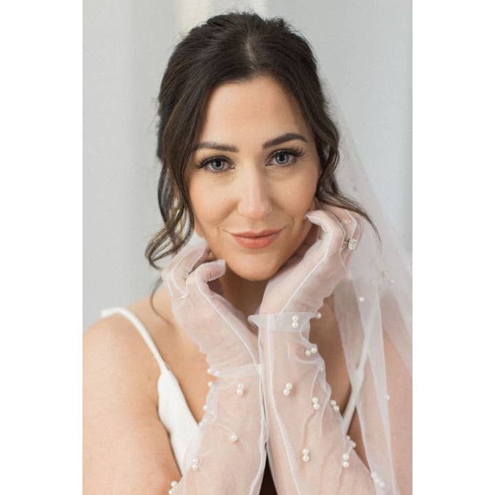 Ivory Pearl Glove S for wholesale on Faire