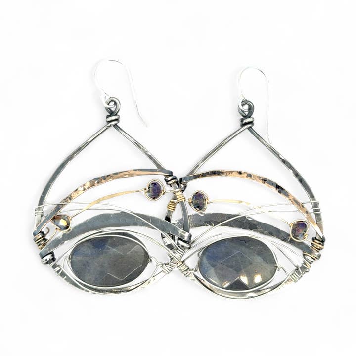 Labradoriet Mand Oorbellen E63539 voor wholesale door Art by any Means Jewelry