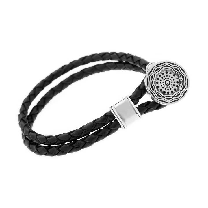 Pulsera de cuero de plata de ley de Smooth Seas Don't Make Skillful Sailors para venta al por mayor de Cynthia Gale New York