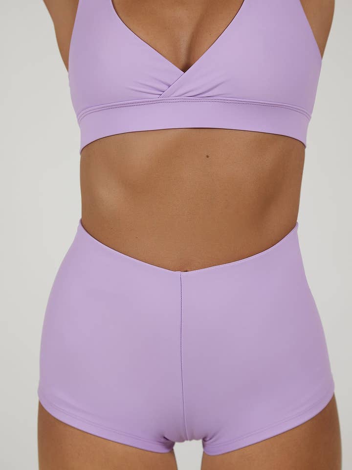 Juli Swim Short/Iris för wholesale av THE SALTWATER COLLECTIVE